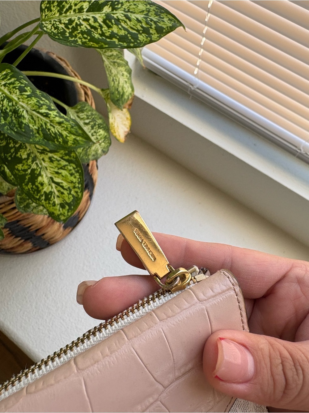 Michael Kors Pink Croc-Embossed and gold Metallic Compact Wallet - Picture 3 of 5